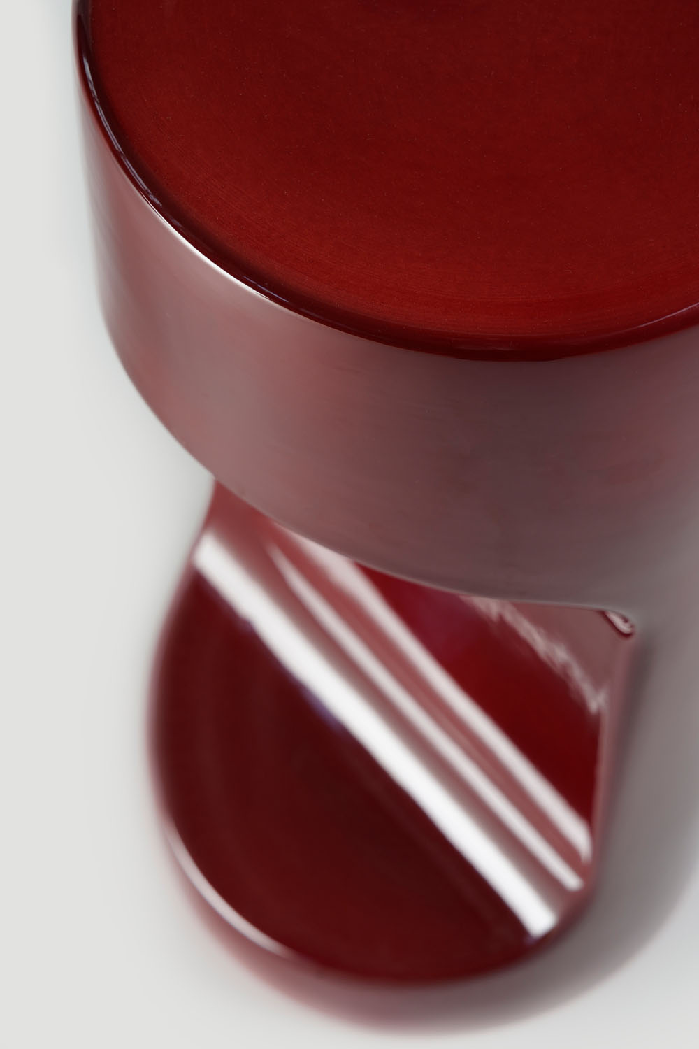 Darling Ceramic Occasional table in glossy bordeaux red
